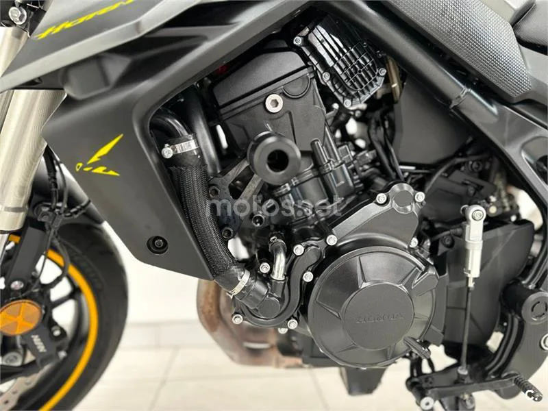 Honda CB 750 Hornet – Vista 20