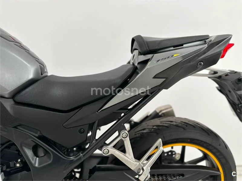 Honda CB 750 Hornet – Vista 23