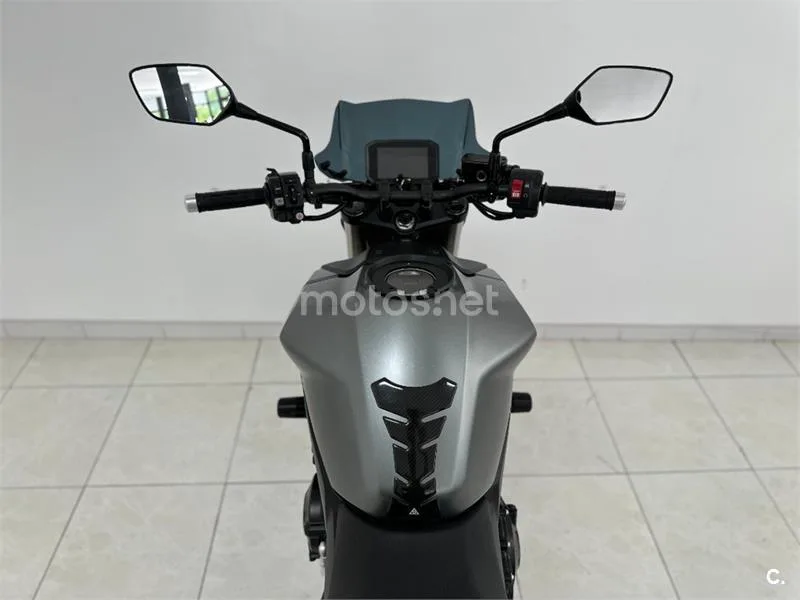 Honda CB 750 Hornet – Vista 5