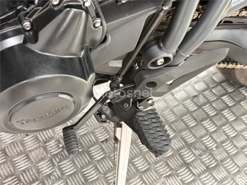 Triumph Tiger 800 – Vista 18