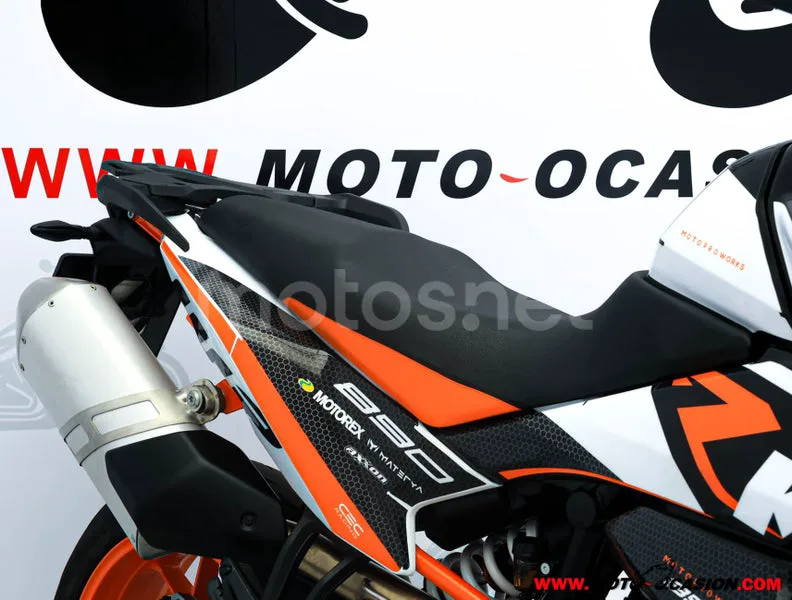 KTM 890 – Vista 11