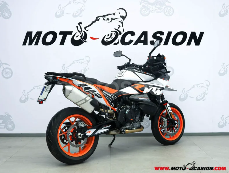 KTM 890 – Vista 3