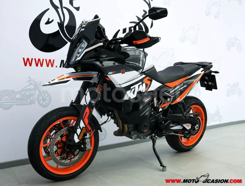 KTM 890 – Vista 8
