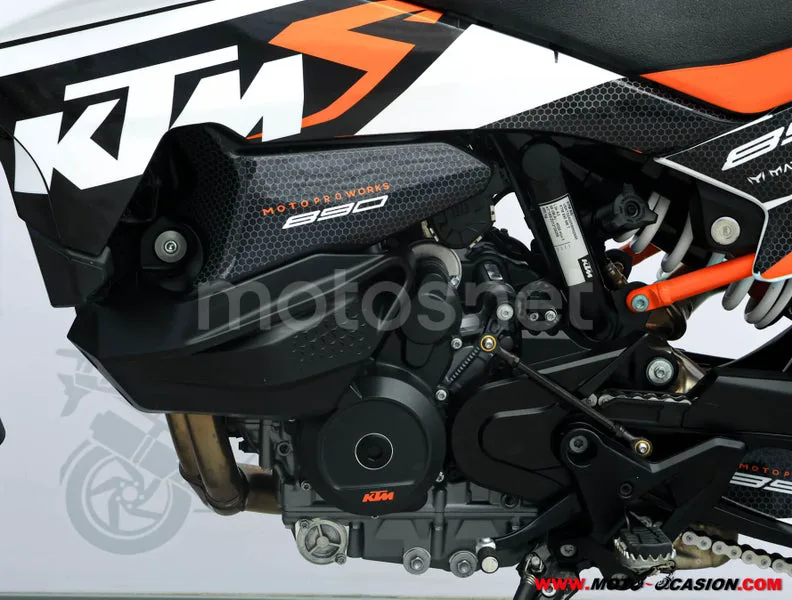 KTM 890 – Vista 10