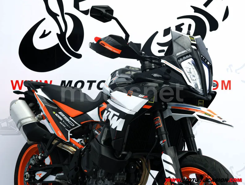 KTM 890 – Vista 4