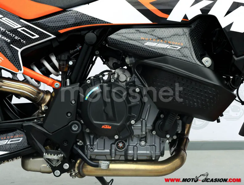KTM 890 – Vista 5
