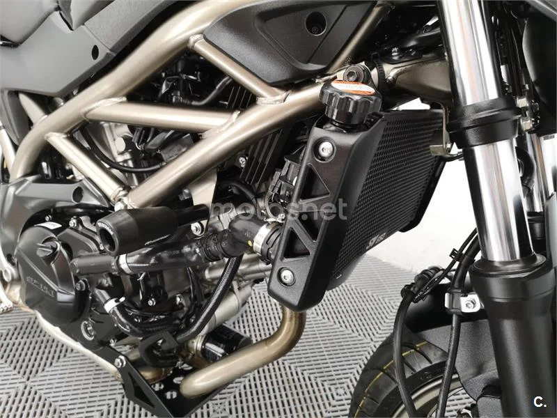 Suzuki SV 650 – Vista 12