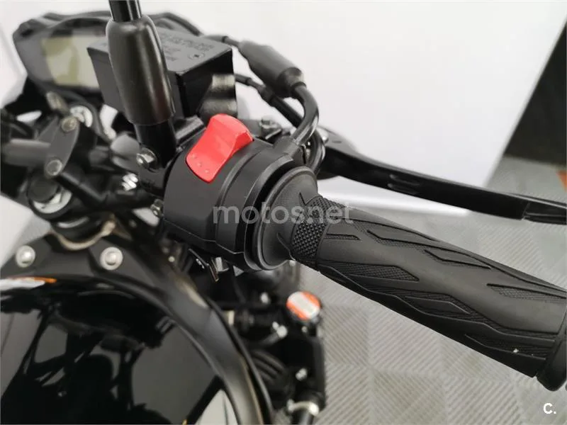 Suzuki SV 650 – Vista 10