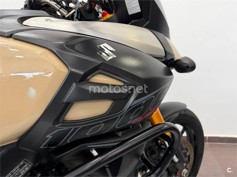 Suzuki V-Strom 1000 – Vista 8
