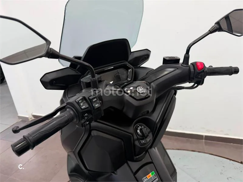 Yamaha XMAX 300 – Vista 12