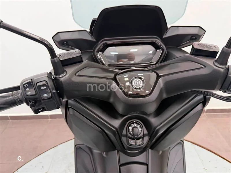 Yamaha XMAX 300 – Vista 7