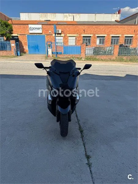 Yamaha TMAX 530 – Vista 8