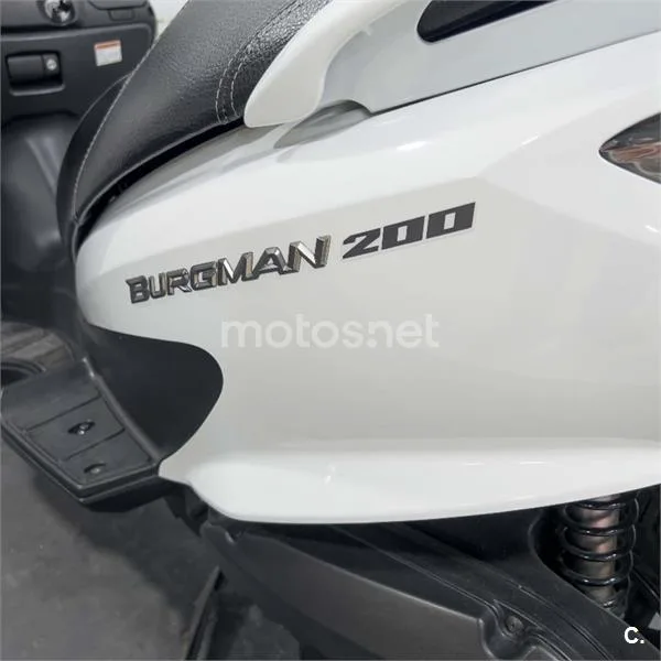 Suzuki Burgman 200 – Vista 15