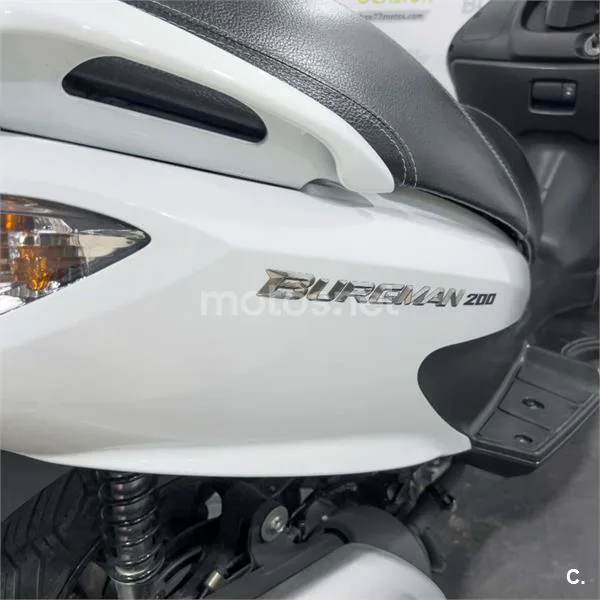 Suzuki Burgman 200 – Vista 19