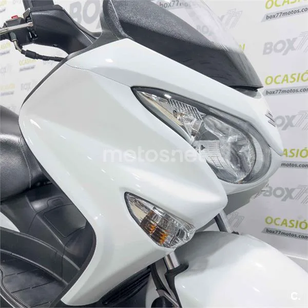 Suzuki Burgman 200 – Vista 22