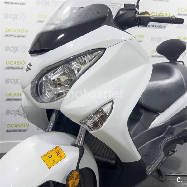 Suzuki Burgman 200 – Vista 23