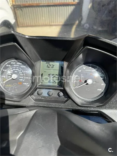 Kymco Super Dink 350 – Vista 9