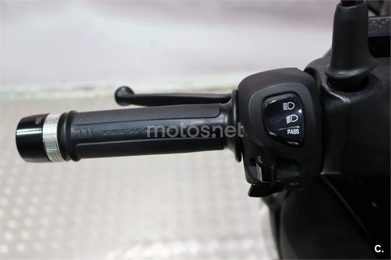 Yamaha XMAX 300 – Vista 8
