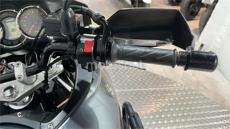 Suzuki V-Strom 1000 – Vista 12