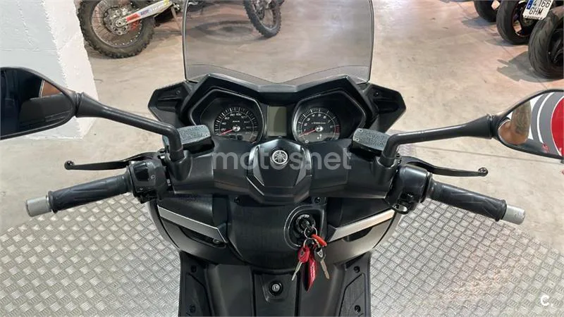 Yamaha XMAX 400 – Vista 11