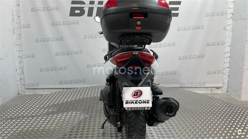 Yamaha XMAX 400 – Vista 8