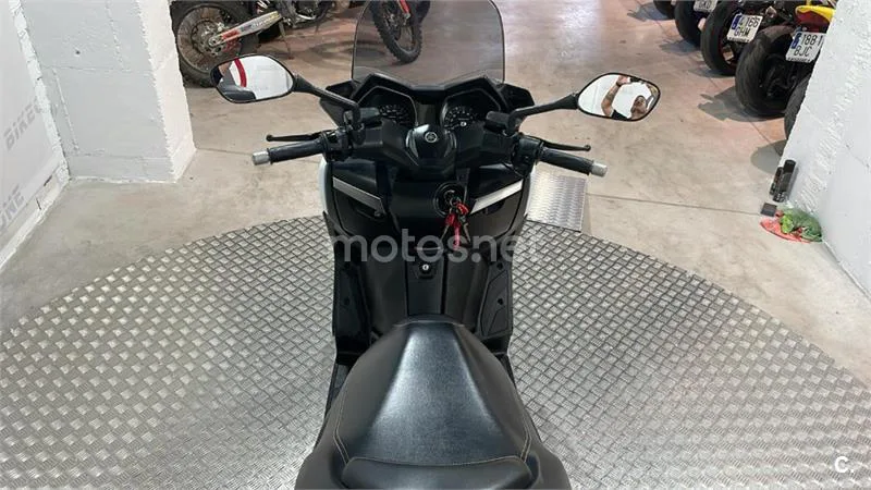 Yamaha XMAX 400 – Vista 10