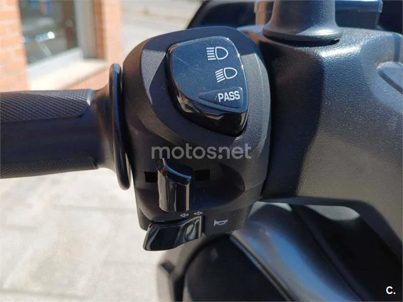 Yamaha XMAX 300 – Vista 10
