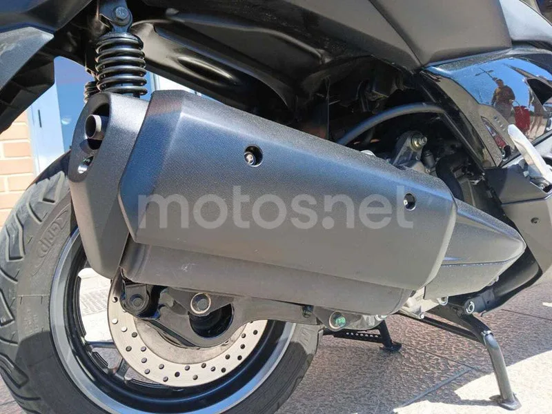 Yamaha XMAX 300 – Vista 15