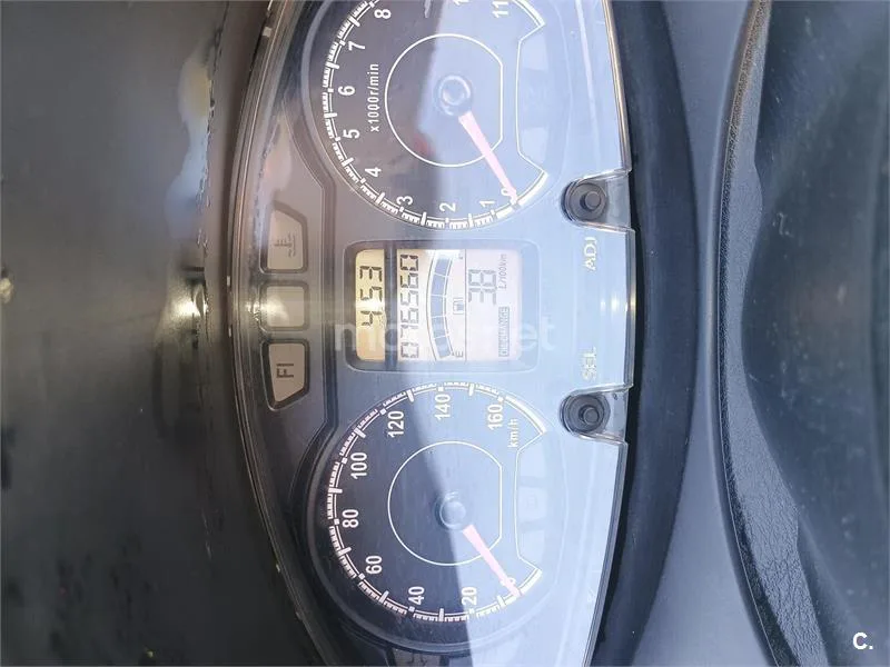 Suzuki Burgman 200 – Vista 5