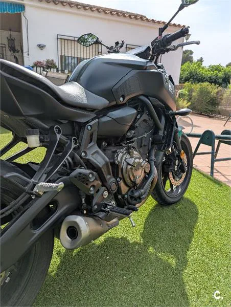 Yamaha MT-07 – Vista 7