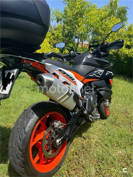 KTM 890 – Vista 2
