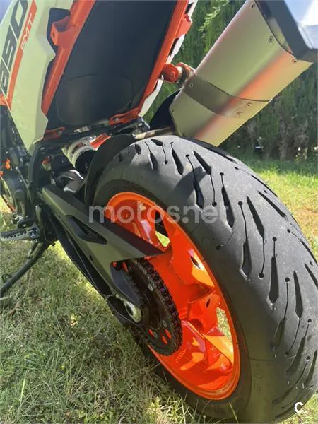 KTM 890 – Vista 3