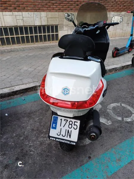Piaggio X EVO 125 – Vista 3