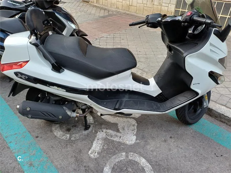 Piaggio X EVO 125 – Vista 4