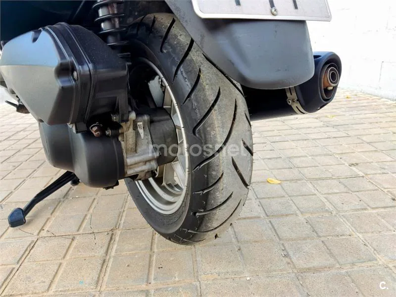 Suzuki Burgman 200 – Vista 6