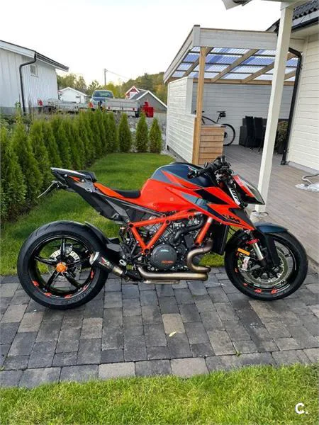 KTM 1290 Super Duke R – Vista 3