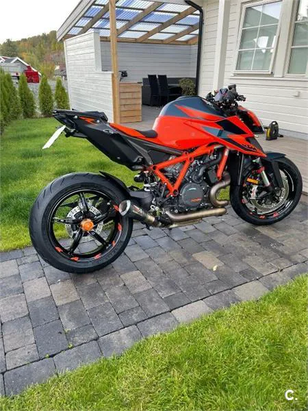 KTM 1290 Super Duke R – Vista 4