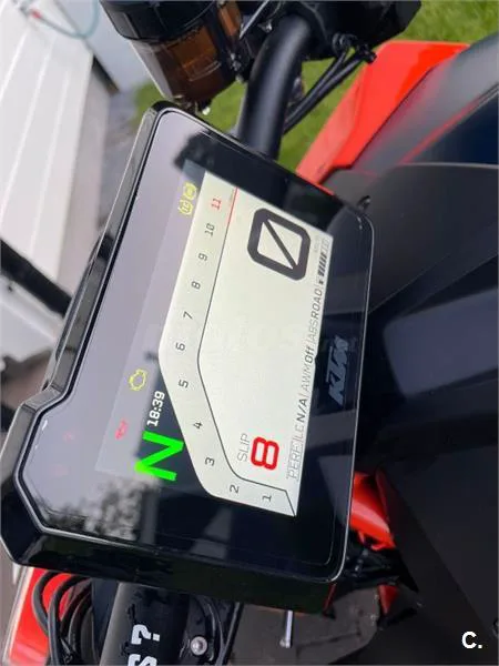 KTM 1290 Super Duke R – Vista 5