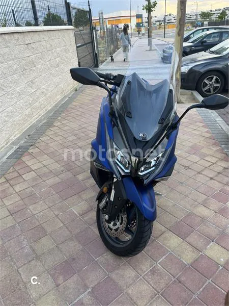 Kymco AK 550 – Vista 2