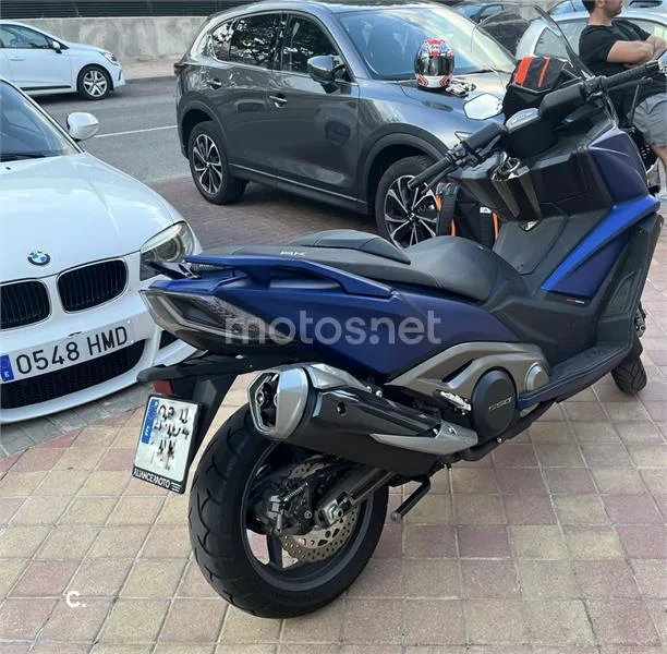 Kymco AK 550 – Vista 4