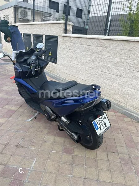 Kymco AK 550 – Vista 6