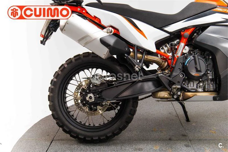 KTM 890 – Vista 14