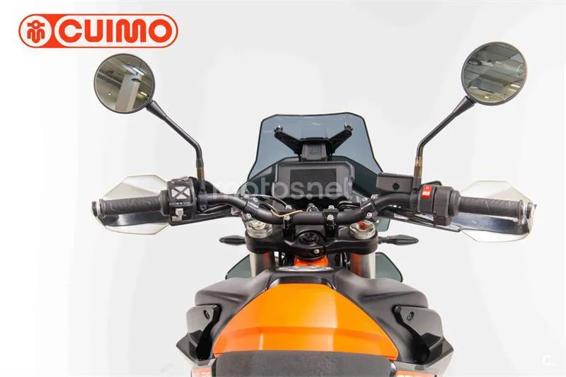 KTM 890 – Vista 17