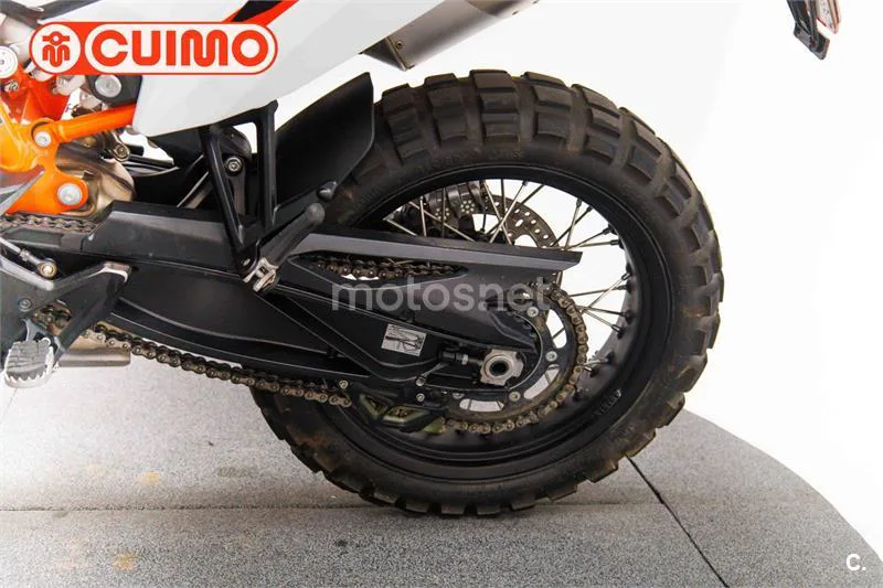 KTM 890 – Vista 18