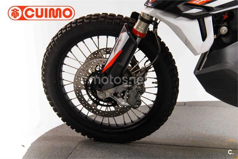 KTM 890 – Vista 21