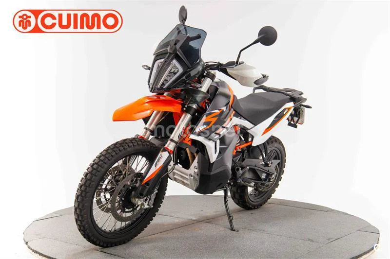 KTM 890 – Vista 9