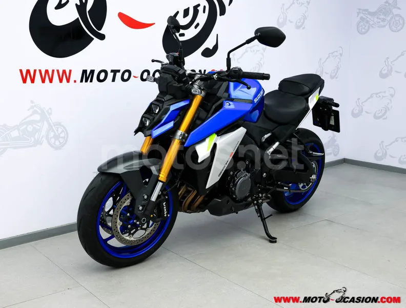 Suzuki GSX-S – Vista 8