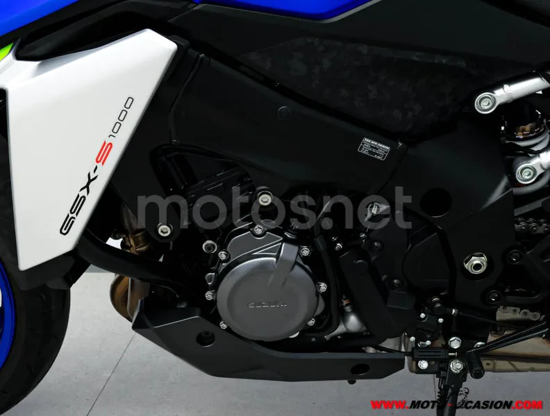 Suzuki GSX-S – Vista 10