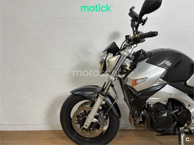 Suzuki GSR 600 – Vista 8