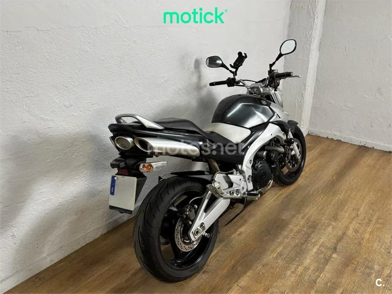 Suzuki GSR 600 – Vista 10
